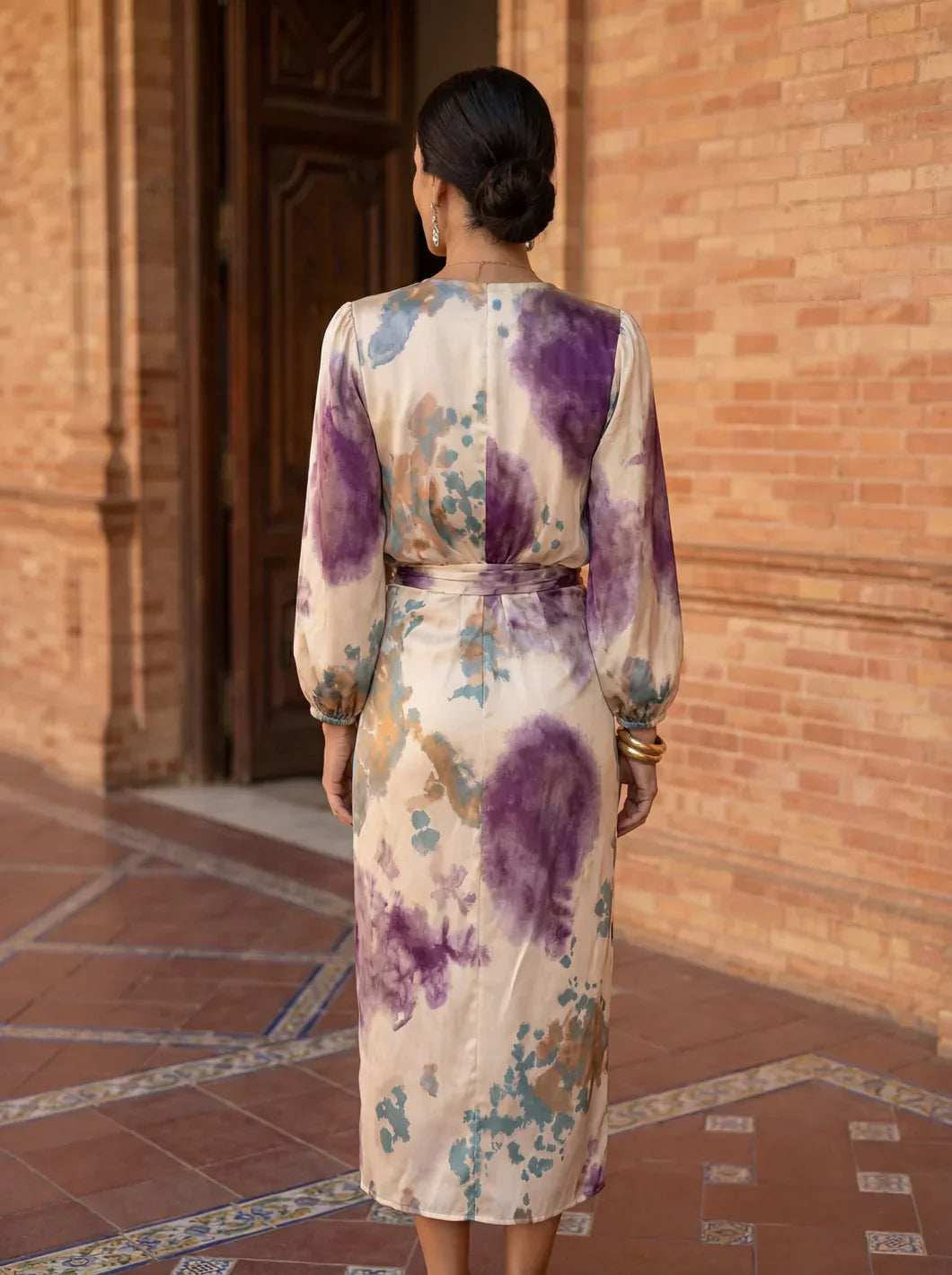 Clarissa - Elegant V-neck Dress