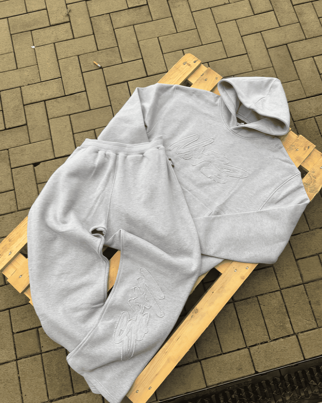 NOFS Hoodie™ + GRATIS Joggers - LOUVELLI