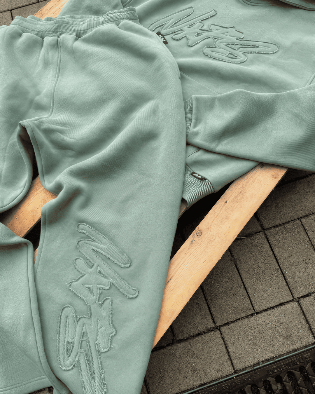 NOFS Hoodie™ + GRATIS Joggers - LOUVELLI