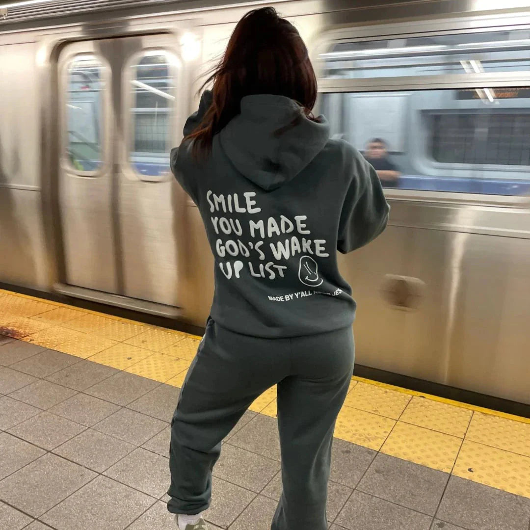 Viral Smile Hoodie - LOUVELLI
